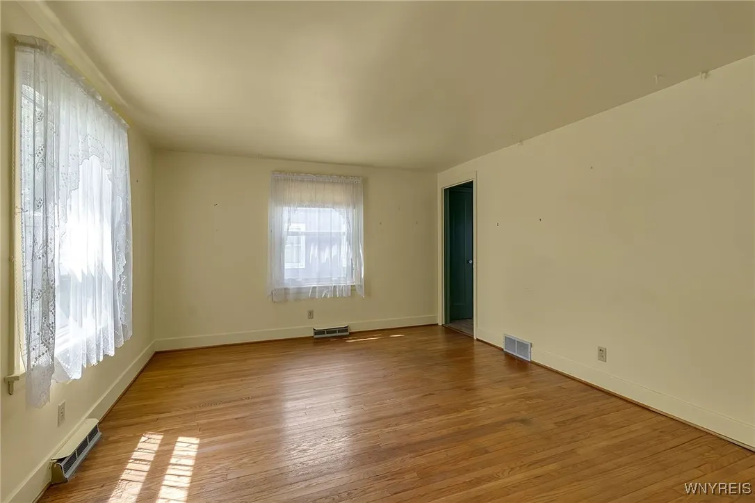 438 Zimmerman Boulevard, Tonawanda-town, New York, Tonawanda, New York 14223, 3 Bedrooms Bedrooms, 5 Rooms Rooms,1 BathroomBathrooms,Residential,Closed,438 Zimmerman Boulevard, Tonawanda-town, New York ,B1608481