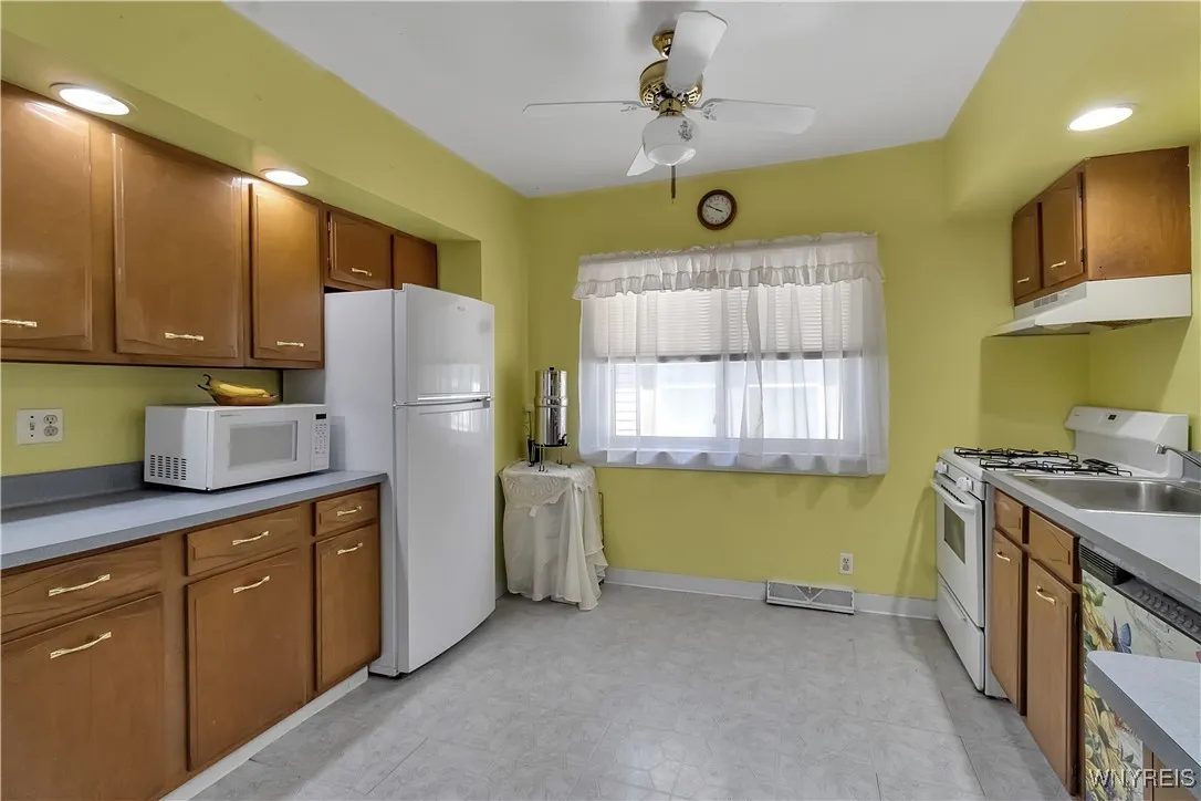 84 Newfield Street, Buffalo, New York 14207, Buffalo, New York 14207, 3 Bedrooms Bedrooms, 7 Rooms Rooms,2 BathroomsBathrooms,Residential,Closed,84 Newfield Street, Buffalo, New York 14207,0,B1608432