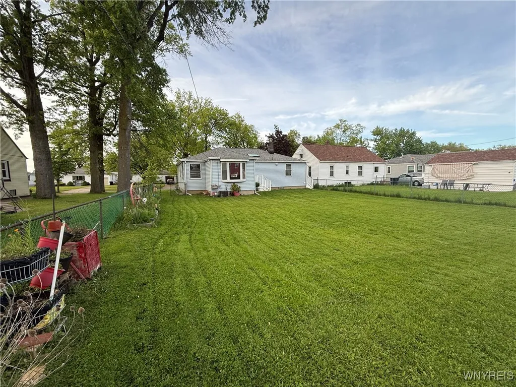 EXTERIOR REAR