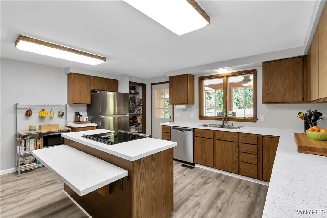 520 North Ellicott Creek Road, Amherst, New York 1, Amherst, New York 14228, 4 Bedrooms Bedrooms, 11 Rooms Rooms,2 BathroomsBathrooms,Residential,Closed,520 North Ellicott Creek Road, Amherst, New York 1,B1608676