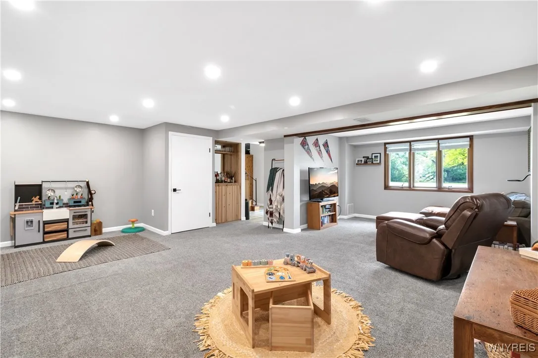 520 North Ellicott Creek Road, Amherst, New York 1, Amherst, New York 14228, 4 Bedrooms Bedrooms, 11 Rooms Rooms,2 BathroomsBathrooms,Residential,Closed,520 North Ellicott Creek Road, Amherst, New York 1,B1608676