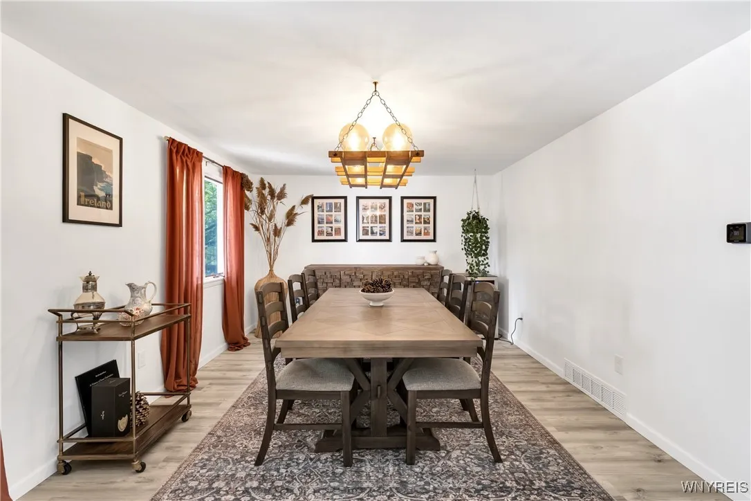 520 North Ellicott Creek Road, Amherst, New York 1, Amherst, New York 14228, 4 Bedrooms Bedrooms, 11 Rooms Rooms,2 BathroomsBathrooms,Residential,Closed,520 North Ellicott Creek Road, Amherst, New York 1,B1608676