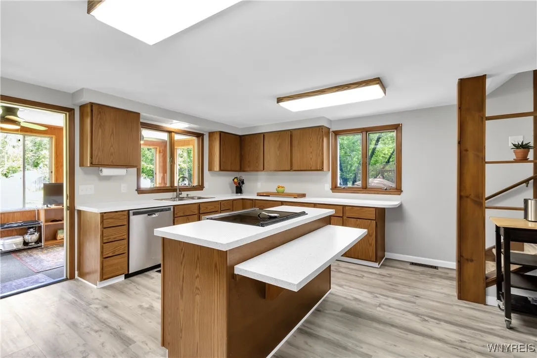 520 North Ellicott Creek Road, Amherst, New York 1, Amherst, New York 14228, 4 Bedrooms Bedrooms, 11 Rooms Rooms,2 BathroomsBathrooms,Residential,Closed,520 North Ellicott Creek Road, Amherst, New York 1,B1608676