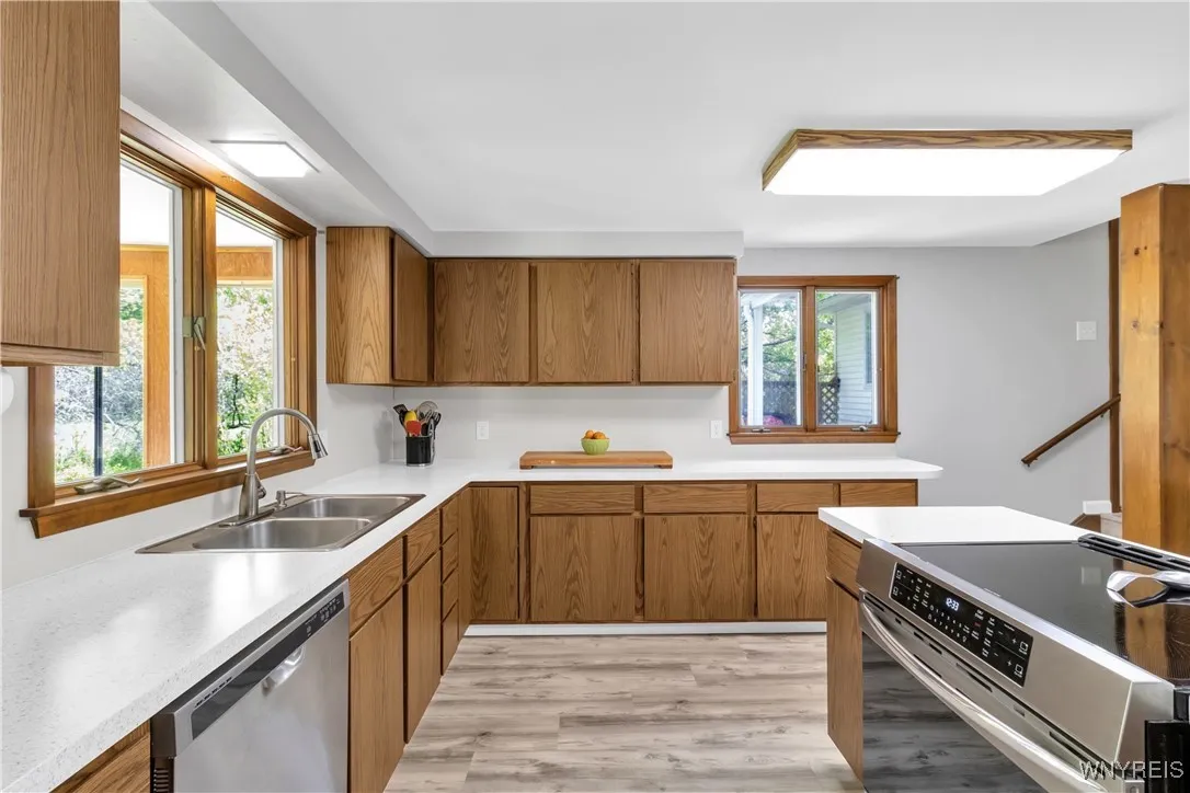 520 North Ellicott Creek Road, Amherst, New York 1, Amherst, New York 14228, 4 Bedrooms Bedrooms, 11 Rooms Rooms,2 BathroomsBathrooms,Residential,Closed,520 North Ellicott Creek Road, Amherst, New York 1,B1608676