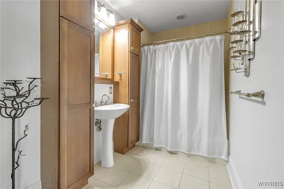 132 Lakefront Boulevard 403, Buffalo, New York 142, Buffalo, New York 14202, 2 Bedrooms Bedrooms, 6 Rooms Rooms,2 BathroomsBathrooms,Residential,Closed,132 Lakefront Boulevard 403, Buffalo, New York 142,0,B1608683