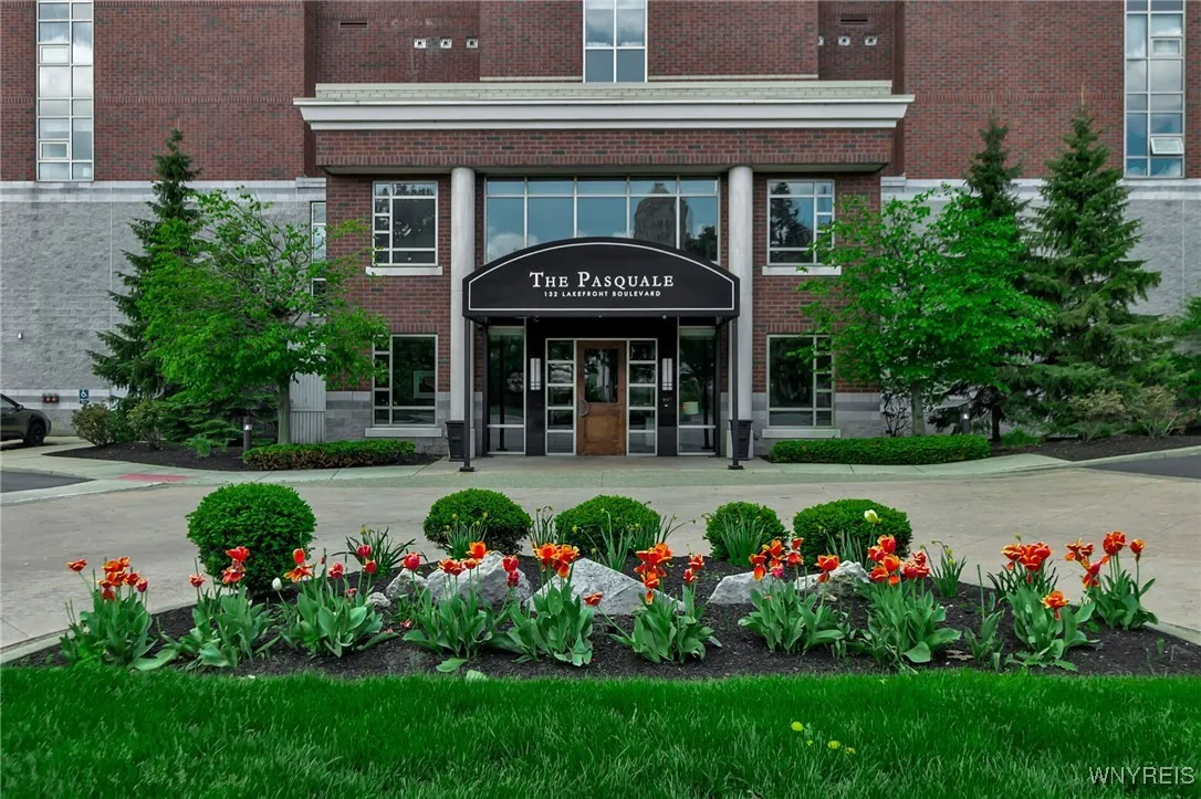 132 Lakefront Boulevard 403, Buffalo, New York 142, Buffalo, New York 14202, 2 Bedrooms Bedrooms, 6 Rooms Rooms,2 BathroomsBathrooms,Residential,Closed,132 Lakefront Boulevard 403, Buffalo, New York 142,0,B1608683