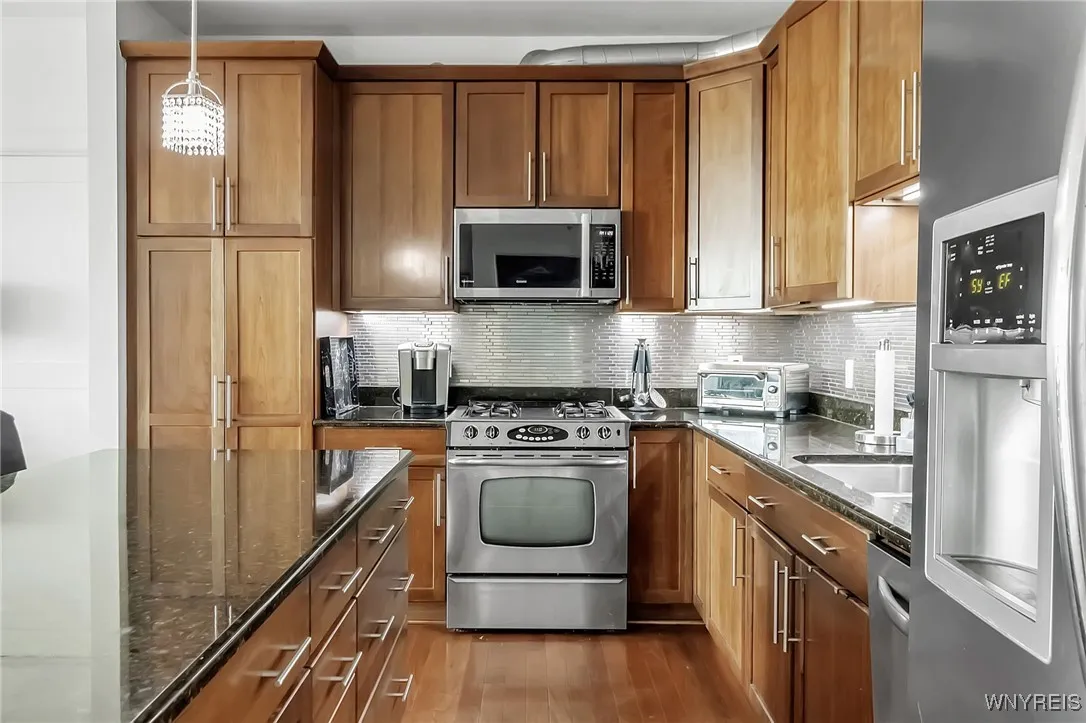 132 Lakefront Boulevard 403, Buffalo, New York 142, Buffalo, New York 14202, 2 Bedrooms Bedrooms, 6 Rooms Rooms,2 BathroomsBathrooms,Residential,Closed,132 Lakefront Boulevard 403, Buffalo, New York 142,0,B1608683