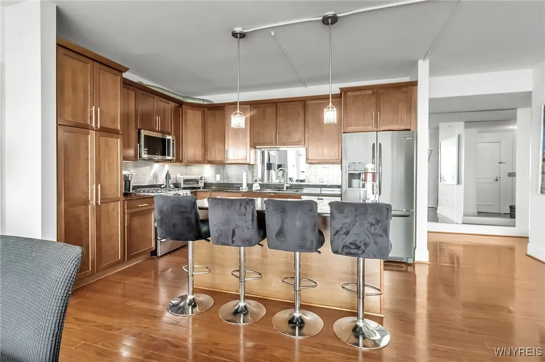 132 Lakefront Boulevard 403, Buffalo, New York 142, Buffalo, New York 14202, 2 Bedrooms Bedrooms, 6 Rooms Rooms,2 BathroomsBathrooms,Residential,Closed,132 Lakefront Boulevard 403, Buffalo, New York 142,0,B1608683