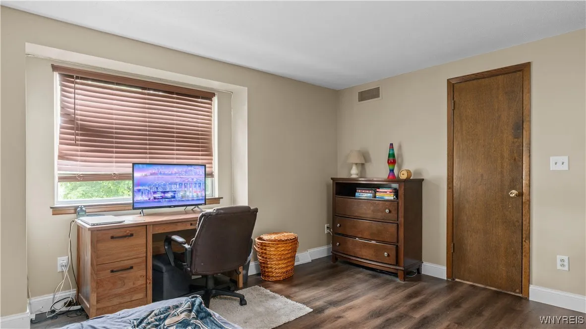 32 Harrogate, Amherst, New York 14221, Amherst, New York 14221, 3 Bedrooms Bedrooms, 7 Rooms Rooms,2 BathroomsBathrooms,Residential,Closed,32 Harrogate, Amherst, New York 14221,0,B1608488