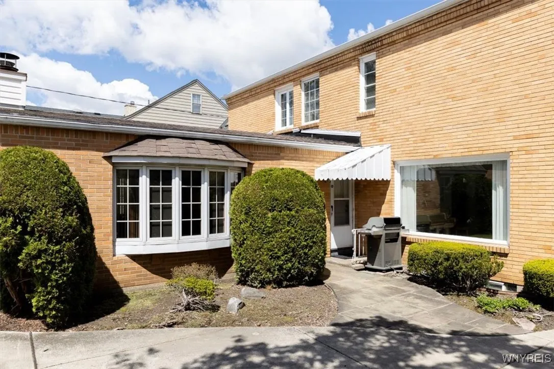 205 Deerhurst Park Boulevard, Tonawanda-town, New, Tonawanda, New York 14217, 3 Bedrooms Bedrooms, 7 Rooms Rooms,2 BathroomsBathrooms,Residential,Closed,205 Deerhurst Park Boulevard, Tonawanda-town, New ,B1608780