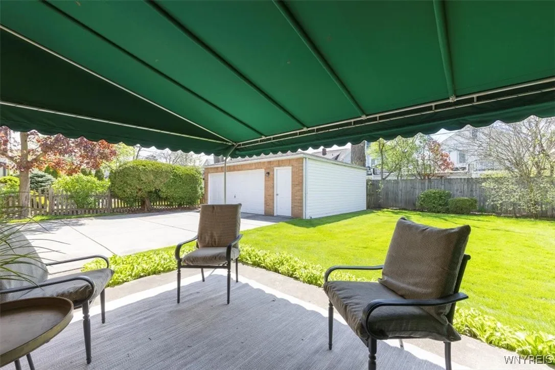 205 Deerhurst Park Boulevard, Tonawanda-town, New, Tonawanda, New York 14217, 3 Bedrooms Bedrooms, 7 Rooms Rooms,2 BathroomsBathrooms,Residential,Closed,205 Deerhurst Park Boulevard, Tonawanda-town, New ,B1608780