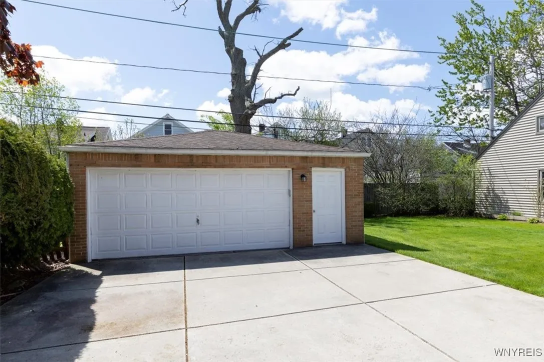 205 Deerhurst Park Boulevard, Tonawanda-town, New, Tonawanda, New York 14217, 3 Bedrooms Bedrooms, 7 Rooms Rooms,2 BathroomsBathrooms,Residential,Closed,205 Deerhurst Park Boulevard, Tonawanda-town, New ,B1608780