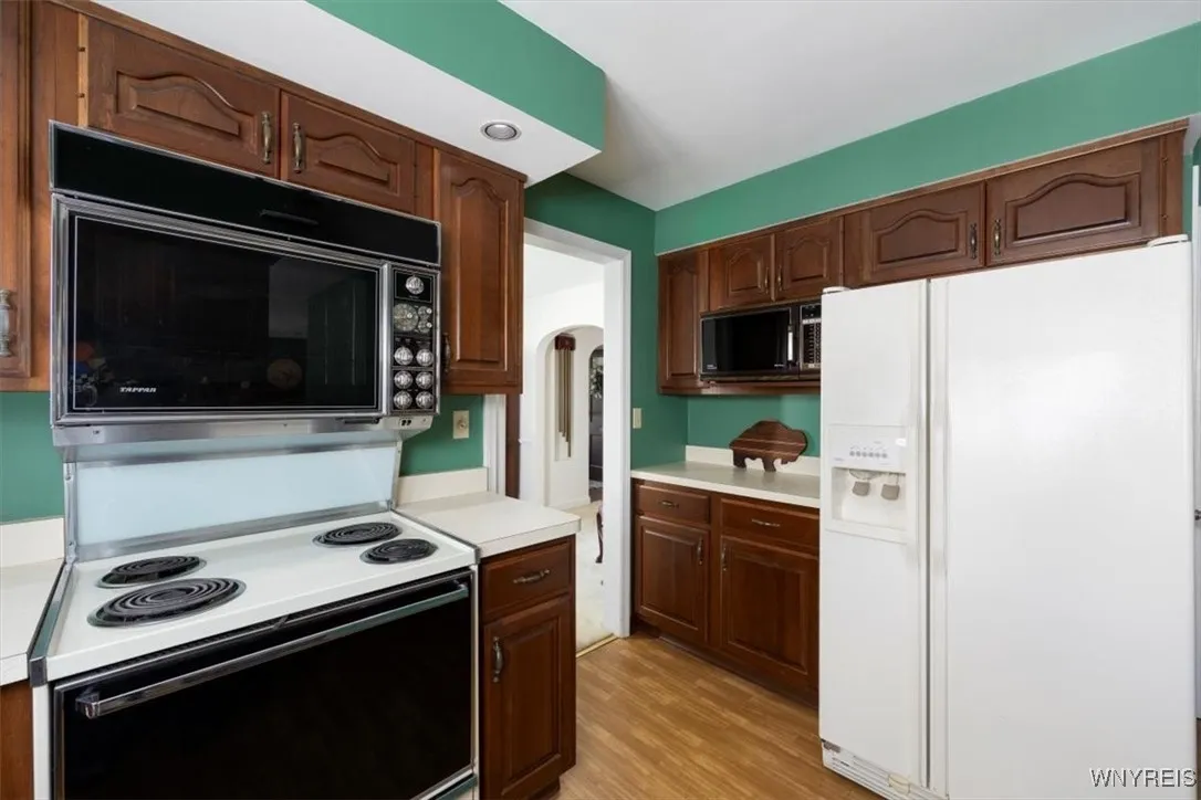 205 Deerhurst Park Boulevard, Tonawanda-town, New, Tonawanda, New York 14217, 3 Bedrooms Bedrooms, 7 Rooms Rooms,2 BathroomsBathrooms,Residential,Closed,205 Deerhurst Park Boulevard, Tonawanda-town, New ,B1608780