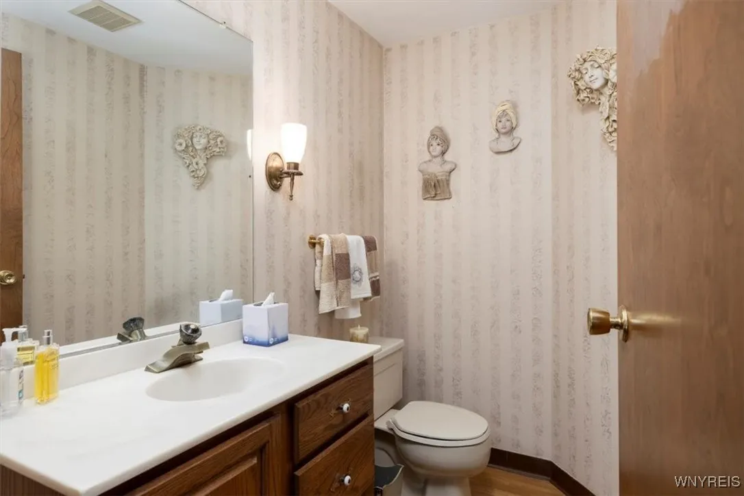 205 Deerhurst Park Boulevard, Tonawanda-town, New, Tonawanda, New York 14217, 3 Bedrooms Bedrooms, 7 Rooms Rooms,2 BathroomsBathrooms,Residential,Closed,205 Deerhurst Park Boulevard, Tonawanda-town, New ,B1608780