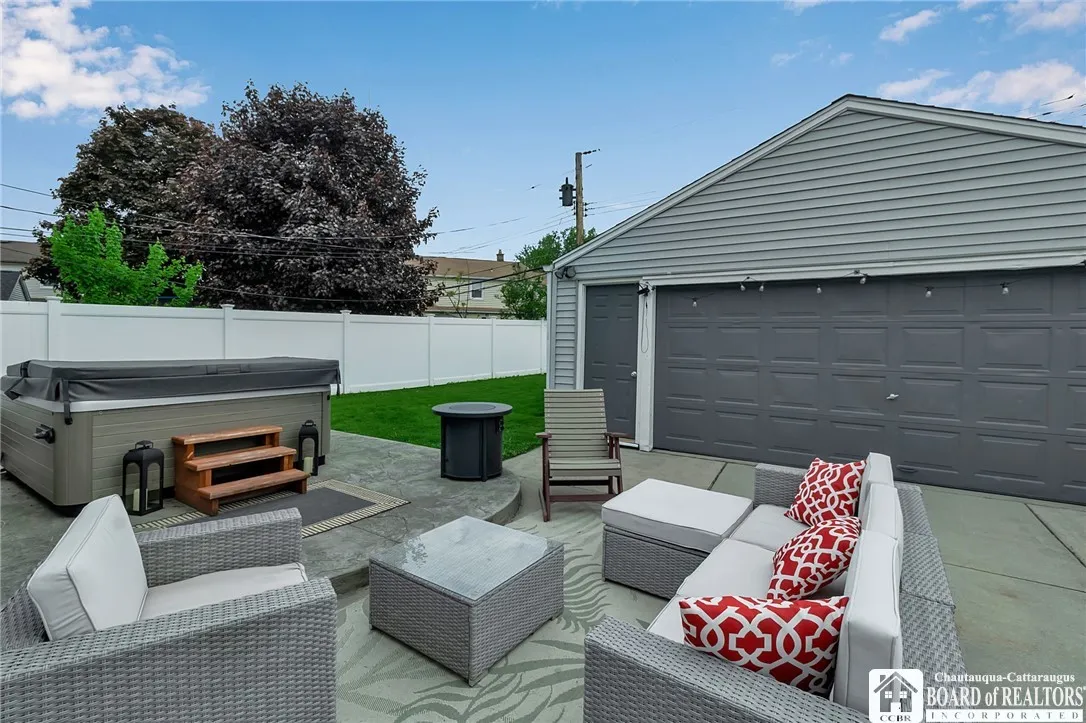 62 Thistle Avenue, Tonawanda-town, New York 14150, Tonawanda, New York 14150, 4 Bedrooms Bedrooms, 9 Rooms Rooms,1 BathroomBathrooms,Residential,Closed,62 Thistle Avenue, Tonawanda-town, New York 14150,0,R1608655
