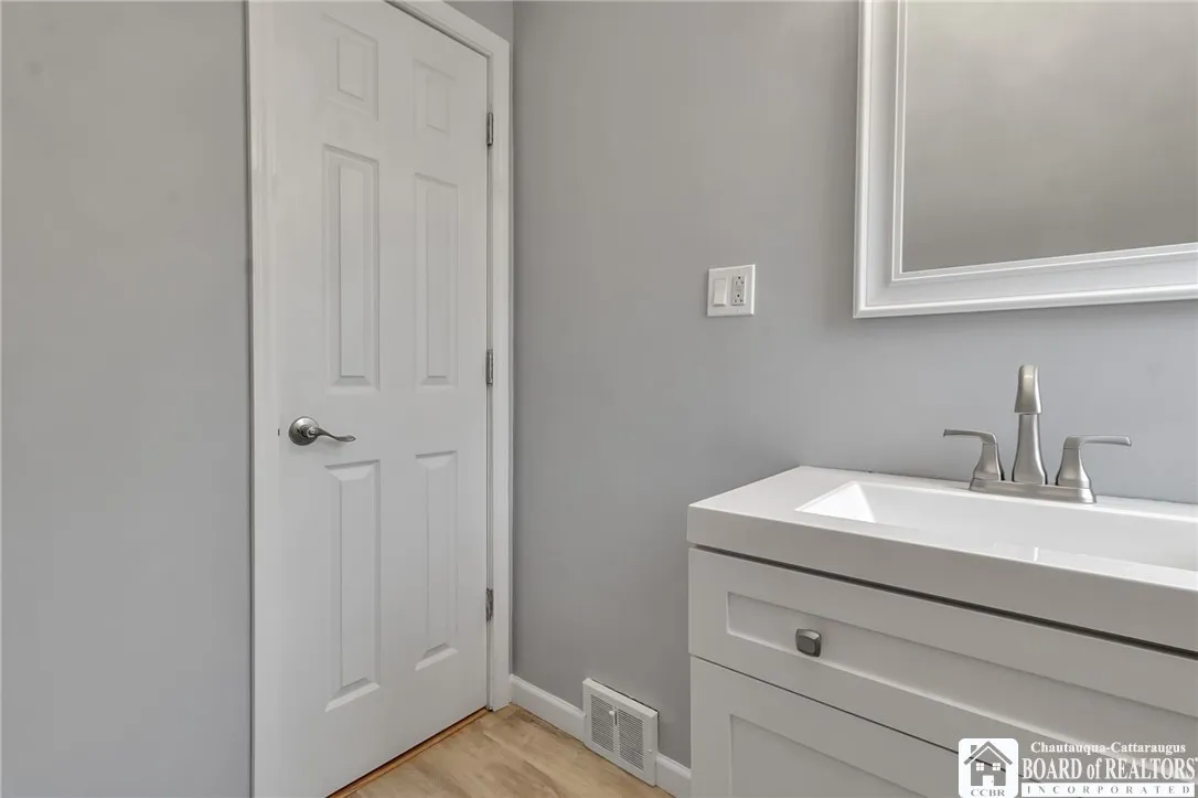 62 Thistle Avenue, Tonawanda-town, New York 14150, Tonawanda, New York 14150, 4 Bedrooms Bedrooms, 9 Rooms Rooms,1 BathroomBathrooms,Residential,Closed,62 Thistle Avenue, Tonawanda-town, New York 14150,0,R1608655