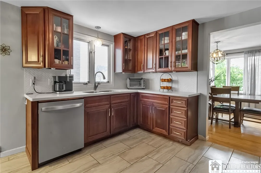 62 Thistle Avenue, Tonawanda-town, New York 14150, Tonawanda, New York 14150, 4 Bedrooms Bedrooms, 9 Rooms Rooms,1 BathroomBathrooms,Residential,Closed,62 Thistle Avenue, Tonawanda-town, New York 14150,0,R1608655