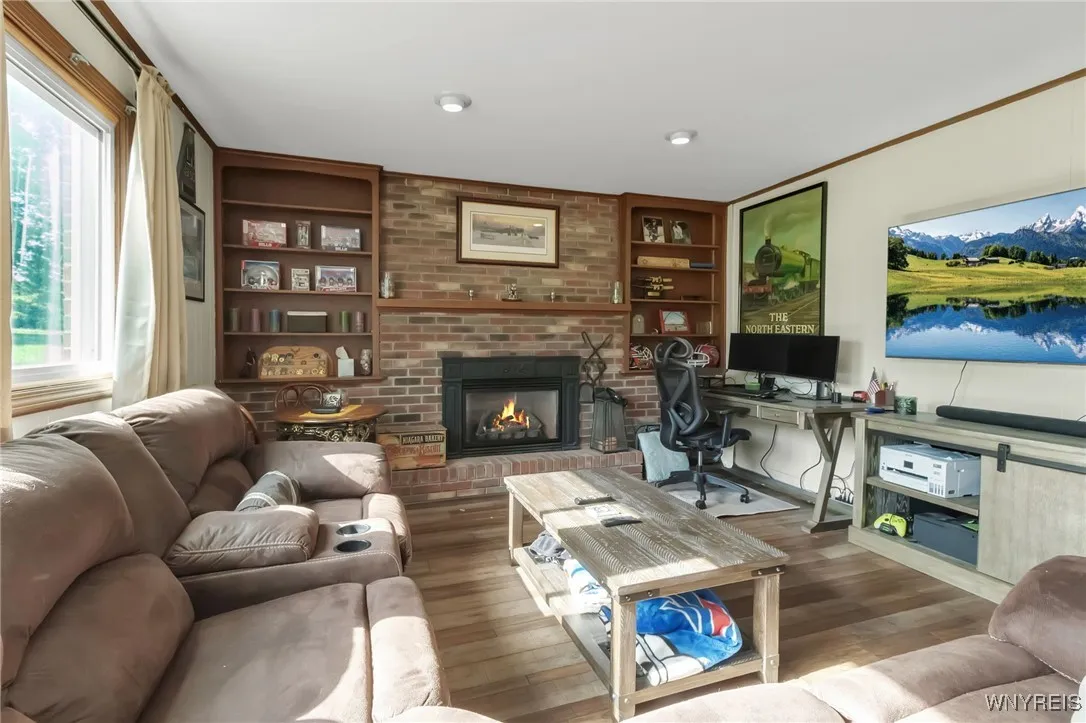 FR w/2nd Fireplace!