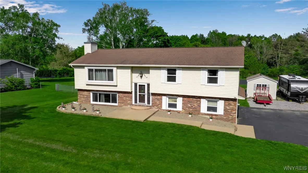 591 Girdle Road, Elma, New York 14052, Elma, New York 14052, 4 Bedrooms Bedrooms, 11 Rooms Rooms,2 BathroomsBathrooms,Residential,Closed,591 Girdle Road, Elma, New York 14052,0,B1605890