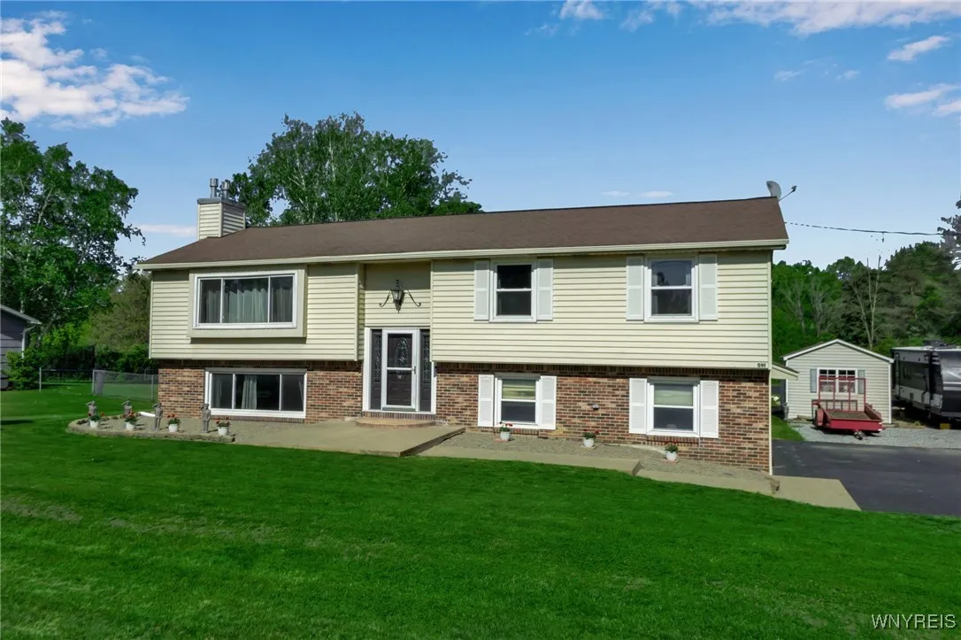 591 Girdle Road, Elma, New York 14052, Elma, New York 14052, 4 Bedrooms Bedrooms, 11 Rooms Rooms,2 BathroomsBathrooms,Residential,Closed,591 Girdle Road, Elma, New York 14052,0,B1605890