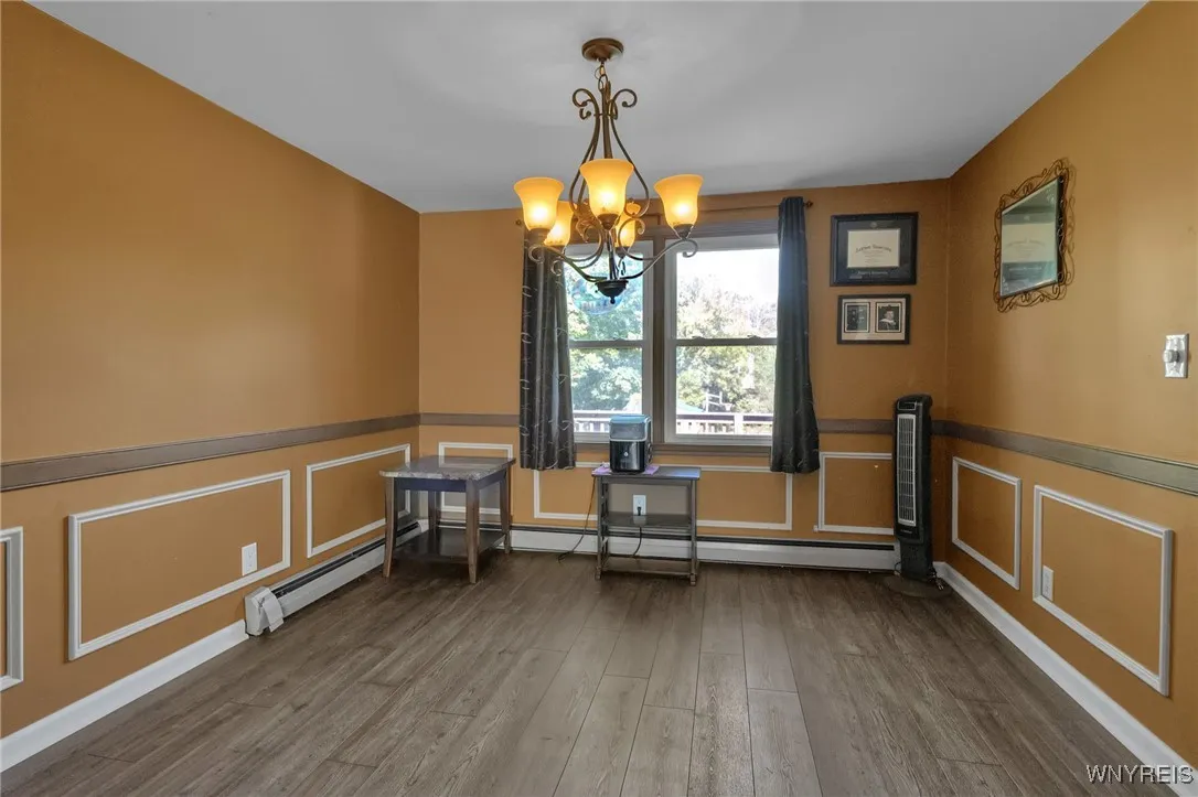 Dining room.