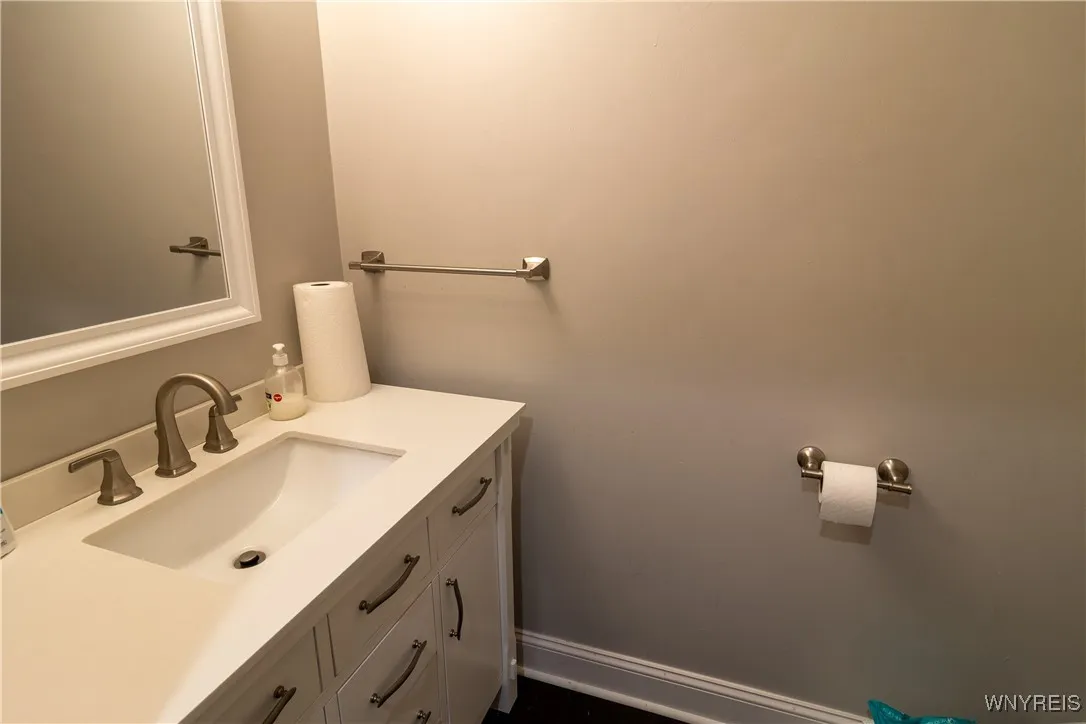 5020 East River Road, Grand Island, New York 14072, Grand Island, New York 14072, 3 Bedrooms Bedrooms, 10 Rooms Rooms,2 BathroomsBathrooms,Residential,Closed,5020 East River Road, Grand Island, New York 14072,0,B1608894