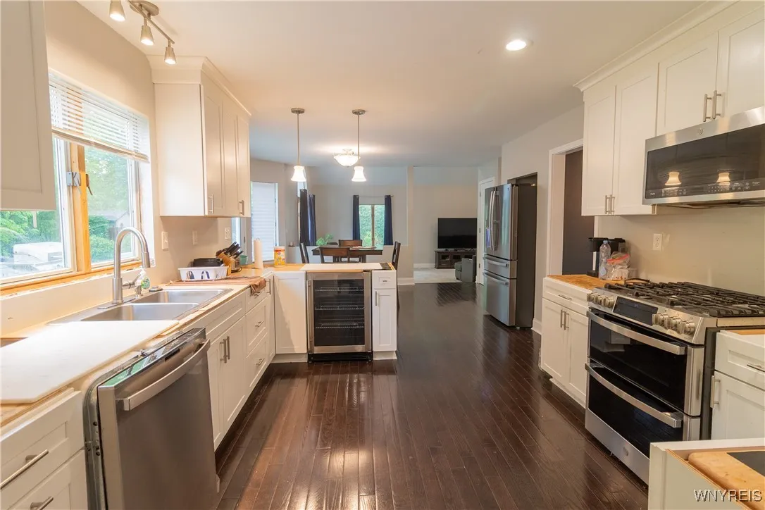 5020 East River Road, Grand Island, New York 14072, Grand Island, New York 14072, 3 Bedrooms Bedrooms, 10 Rooms Rooms,2 BathroomsBathrooms,Residential,Closed,5020 East River Road, Grand Island, New York 14072,0,B1608894
