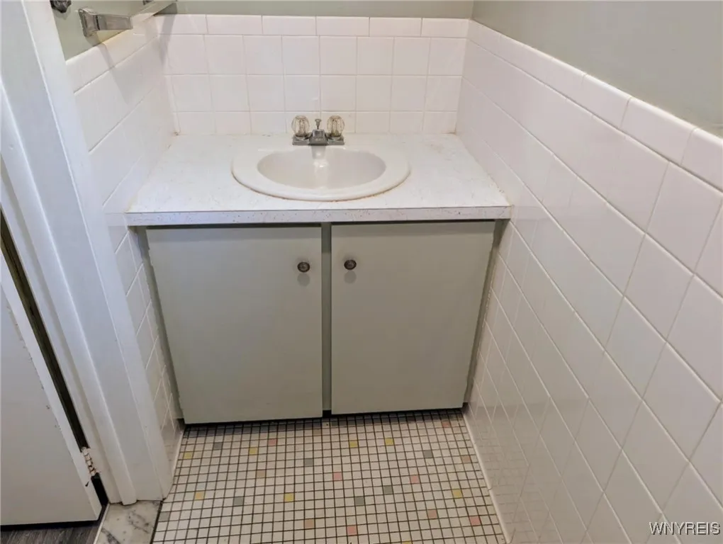 343 Carrollwood Drive, Porter, New York 14174, Porter, New York 14174, 3 Bedrooms Bedrooms, 7 Rooms Rooms,2 BathroomsBathrooms,Residential,For Sale,343 Carrollwood Drive, Porter, New York 14174,B1608937