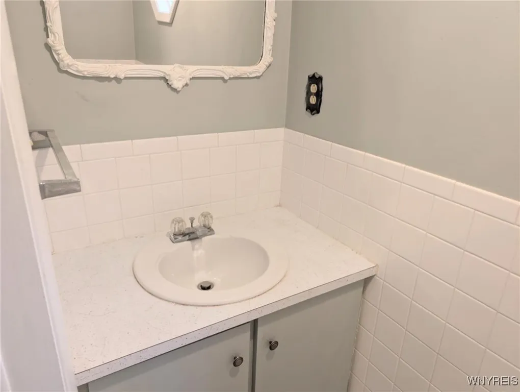 343 Carrollwood Drive, Porter, New York 14174, Porter, New York 14174, 3 Bedrooms Bedrooms, 7 Rooms Rooms,2 BathroomsBathrooms,Residential,For Sale,343 Carrollwood Drive, Porter, New York 14174,B1608937