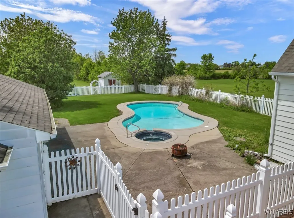 6634 Nash Road, Wheatfield, New York 14120, Wheatfield, New York 14120, 3 Bedrooms Bedrooms, 7 Rooms Rooms,1 BathroomBathrooms,Residential,Closed,6634 Nash Road, Wheatfield, New York 14120,B1607283