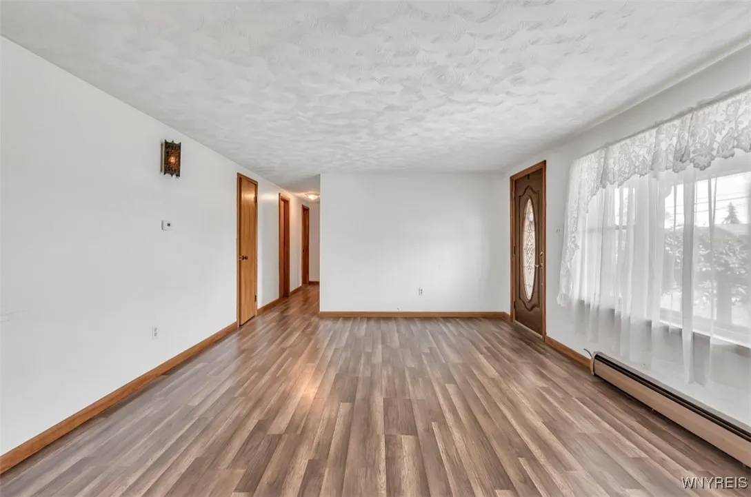 6634 Nash Road, Wheatfield, New York 14120, Wheatfield, New York 14120, 3 Bedrooms Bedrooms, 7 Rooms Rooms,1 BathroomBathrooms,Residential,Closed,6634 Nash Road, Wheatfield, New York 14120,B1607283