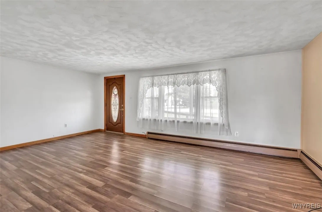 6634 Nash Road, Wheatfield, New York 14120, Wheatfield, New York 14120, 3 Bedrooms Bedrooms, 7 Rooms Rooms,1 BathroomBathrooms,Residential,Closed,6634 Nash Road, Wheatfield, New York 14120,B1607283