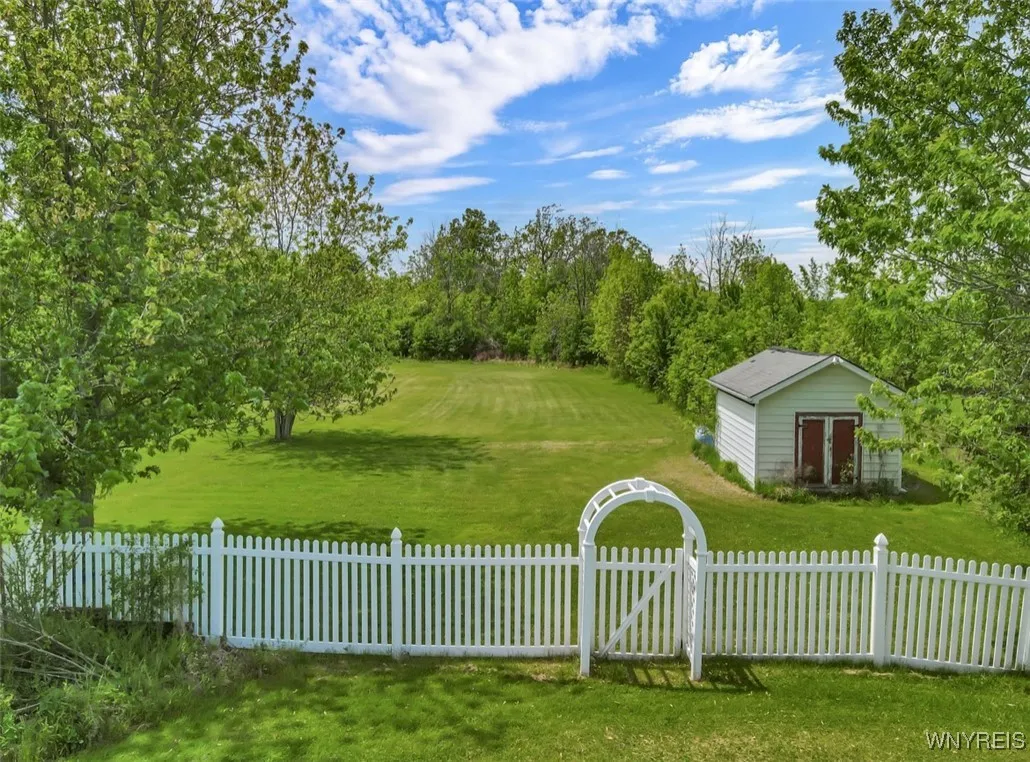 6634 Nash Road, Wheatfield, New York 14120, Wheatfield, New York 14120, 3 Bedrooms Bedrooms, 7 Rooms Rooms,1 BathroomBathrooms,Residential,Closed,6634 Nash Road, Wheatfield, New York 14120,B1607283