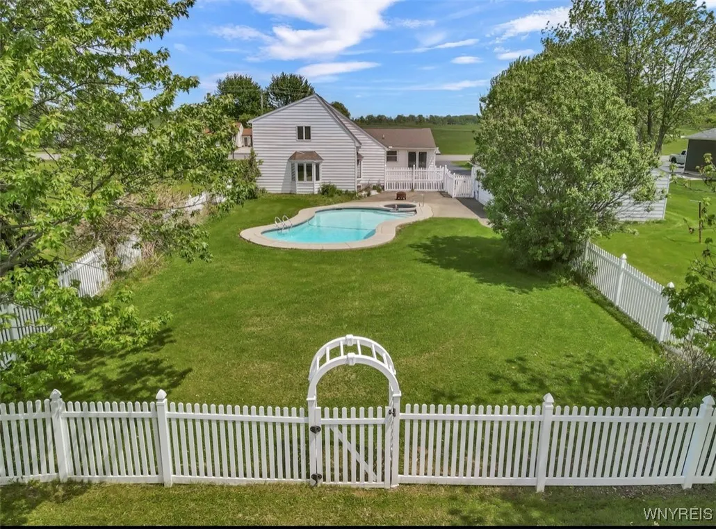 6634 Nash Road, Wheatfield, New York 14120, Wheatfield, New York 14120, 3 Bedrooms Bedrooms, 7 Rooms Rooms,1 BathroomBathrooms,Residential,Closed,6634 Nash Road, Wheatfield, New York 14120,B1607283