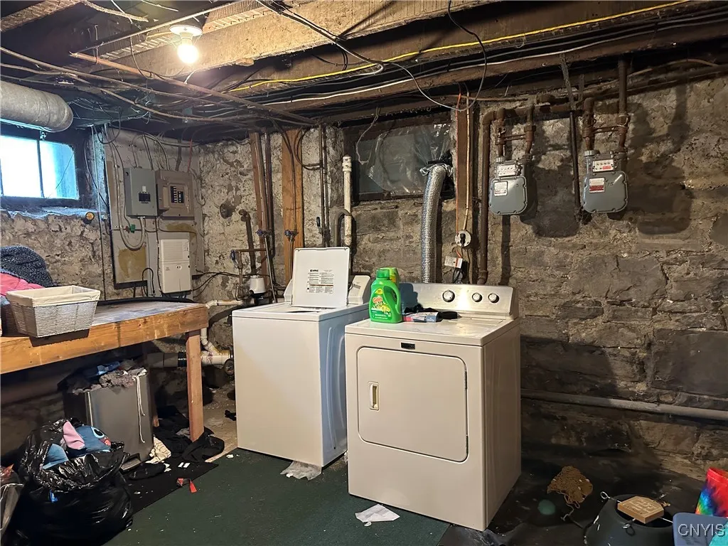 13 School Street, Auburn, New York 13021, Auburn, New York 13021, 6 Bedrooms Bedrooms, ,2 BathroomsBathrooms,Residential,Closed,13 School Street, Auburn, New York 13021,0,S1608772