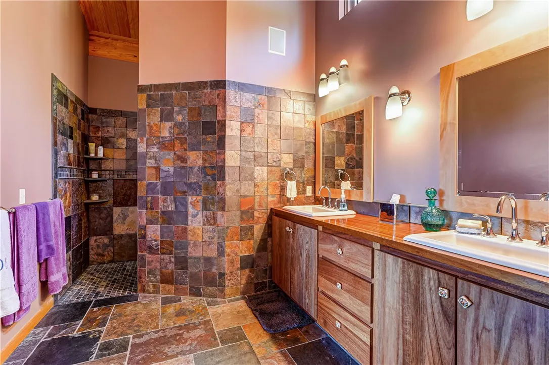 8763 Greyton H Taylor Memorial Drive, Urbana, New, Urbana, New York 14840, 4 Bedrooms Bedrooms, 12 Rooms Rooms,4 BathroomsBathrooms,Residential,Closed,8763 Greyton H Taylor Memorial Drive, Urbana, New ,0,R1608525