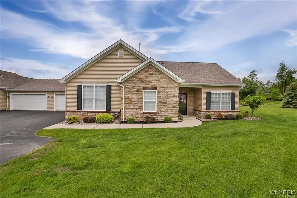 5692 Ferncrest Court B, Clarence, New York 14032, Clarence, New York 14032, 2 Bedrooms Bedrooms, 7 Rooms Rooms,2 BathroomsBathrooms,Residential,Closed,5692 Ferncrest Court B, Clarence, New York 14032,B1609083