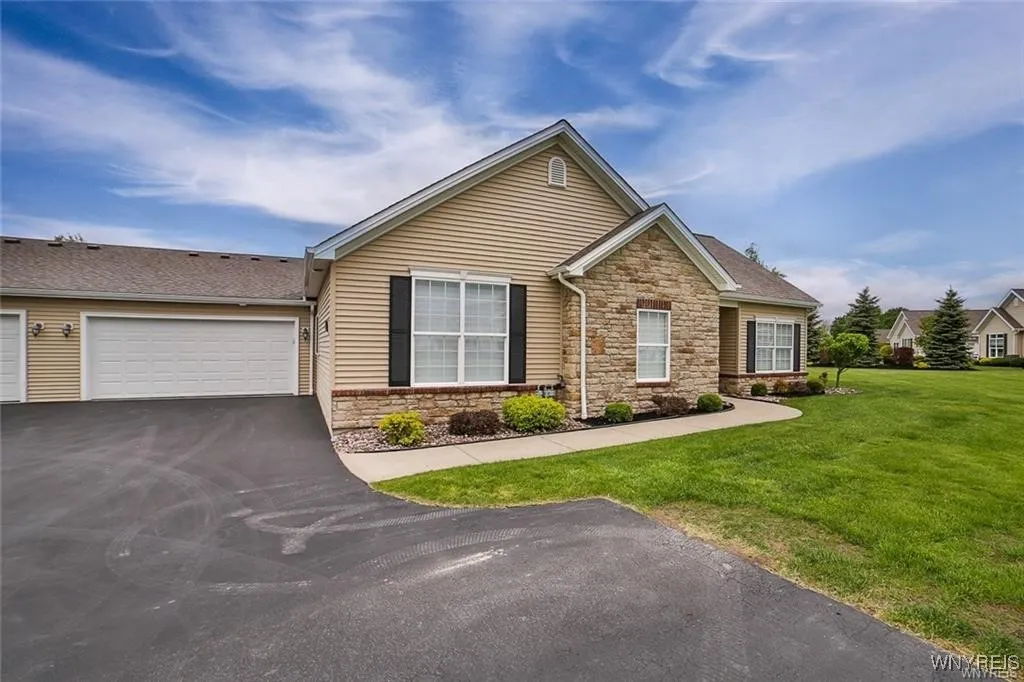 5692 Ferncrest Court B, Clarence, New York 14032, Clarence, New York 14032, 2 Bedrooms Bedrooms, 7 Rooms Rooms,2 BathroomsBathrooms,Residential,Closed,5692 Ferncrest Court B, Clarence, New York 14032,B1609083