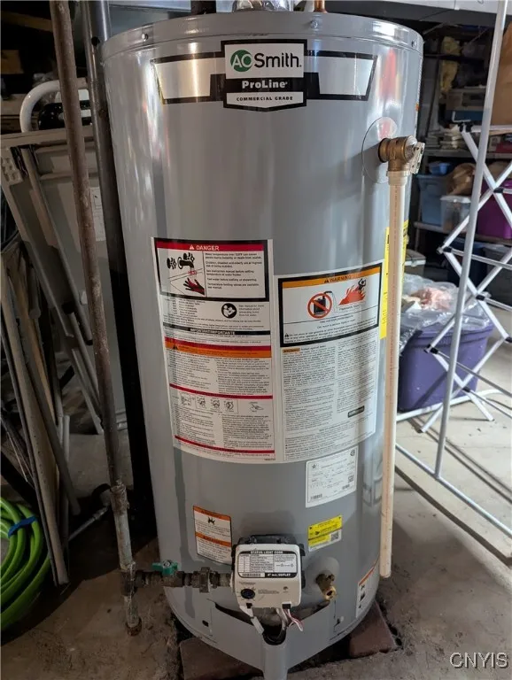 40 Gallon Natural gas fired hot water tank 3 years old