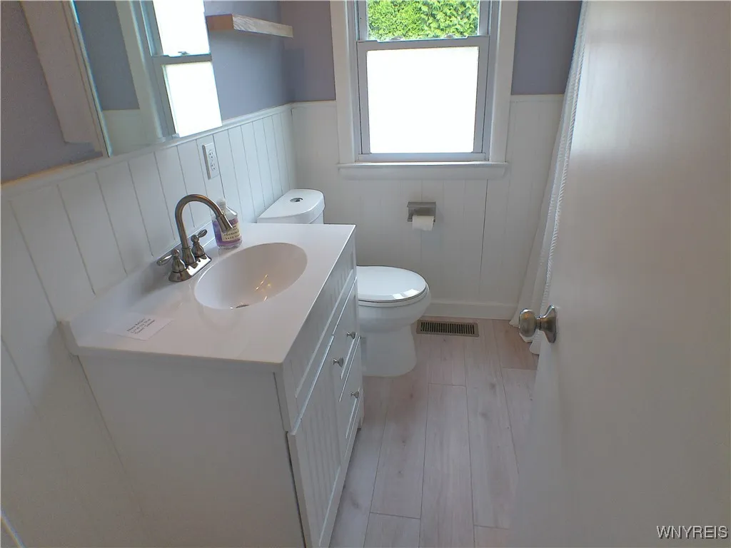90 Nadon Place, Tonawanda-town, New York 14150, Tonawanda, New York 14150, 3 Bedrooms Bedrooms, 7 Rooms Rooms,2 BathroomsBathrooms,Residential,Closed,90 Nadon Place, Tonawanda-town, New York 14150,B1608766