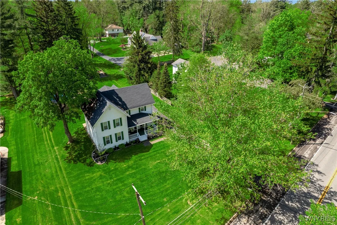 7263 Quaker Road, Orchard Park, New York 14217, Orchard Park, New York 14127, 4 Bedrooms Bedrooms, 10 Rooms Rooms,2 BathroomsBathrooms,Residential,For Sale,7263 Quaker Road, Orchard Park, New York 14217,B1609169