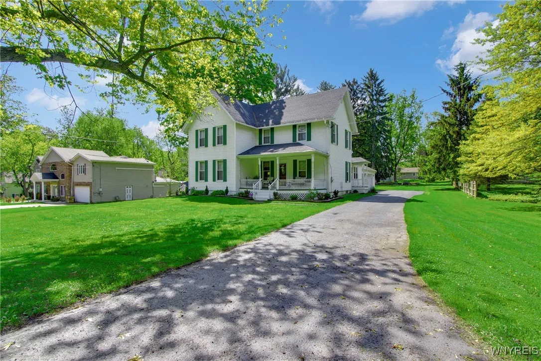 7263 Quaker Road, Orchard Park, New York 14217, Orchard Park, New York 14127, 4 Bedrooms Bedrooms, 10 Rooms Rooms,2 BathroomsBathrooms,Residential,For Sale,7263 Quaker Road, Orchard Park, New York 14217,B1609169