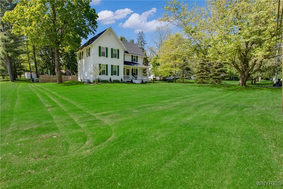 7263 Quaker Road, Orchard Park, New York 14217, Orchard Park, New York 14127, 4 Bedrooms Bedrooms, 10 Rooms Rooms,2 BathroomsBathrooms,Residential,For Sale,7263 Quaker Road, Orchard Park, New York 14217,B1609169