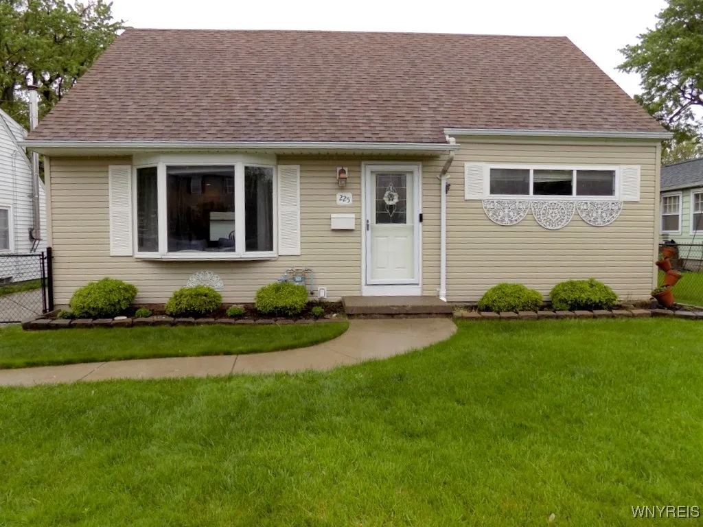 225 Fries Road, Tonawanda-town, New York 14150, Tonawanda, New York 14150, 4 Bedrooms Bedrooms, 6 Rooms Rooms,1 BathroomBathrooms,Residential,Closed,225 Fries Road, Tonawanda-town, New York 14150,0,B1608881