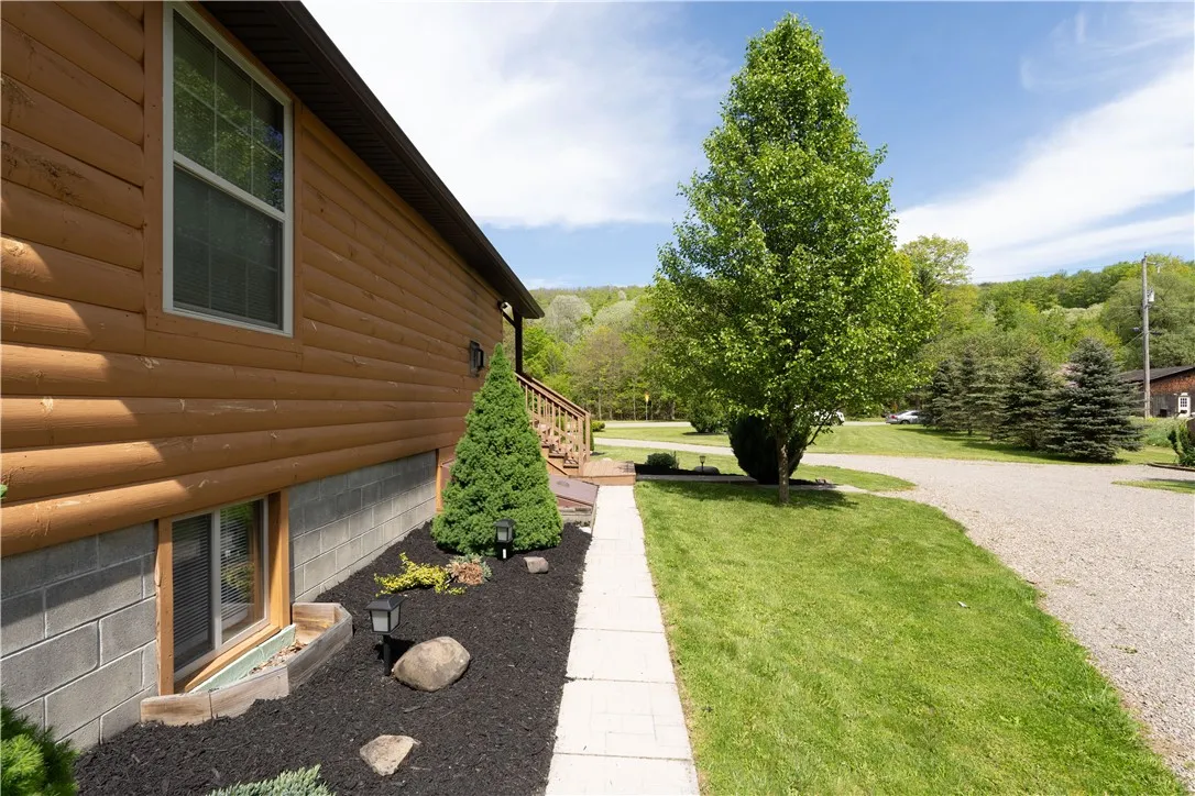 side yard w/ driveway