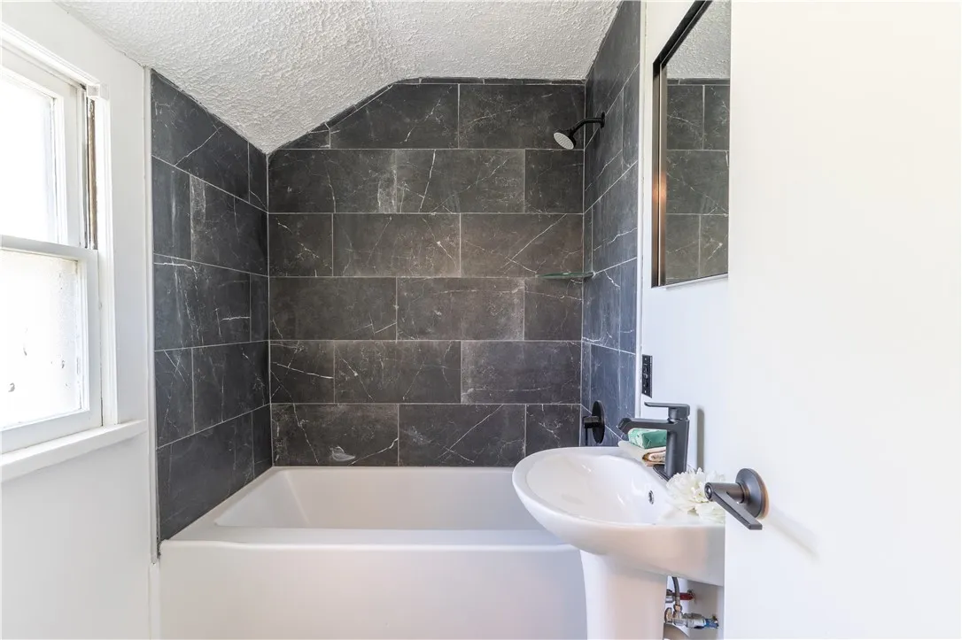 22 Idyllwood Lane, Irondequoit, New York 14617, Irondequoit, New York 14617, 2 Bedrooms Bedrooms, 4 Rooms Rooms,1 BathroomBathrooms,Residential,Closed,22 Idyllwood Lane, Irondequoit, New York 14617,0,R1609180