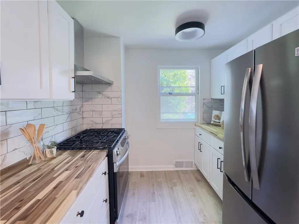 22 Idyllwood Lane, Irondequoit, New York 14617, Irondequoit, New York 14617, 2 Bedrooms Bedrooms, 4 Rooms Rooms,1 BathroomBathrooms,Residential,Closed,22 Idyllwood Lane, Irondequoit, New York 14617,0,R1609180