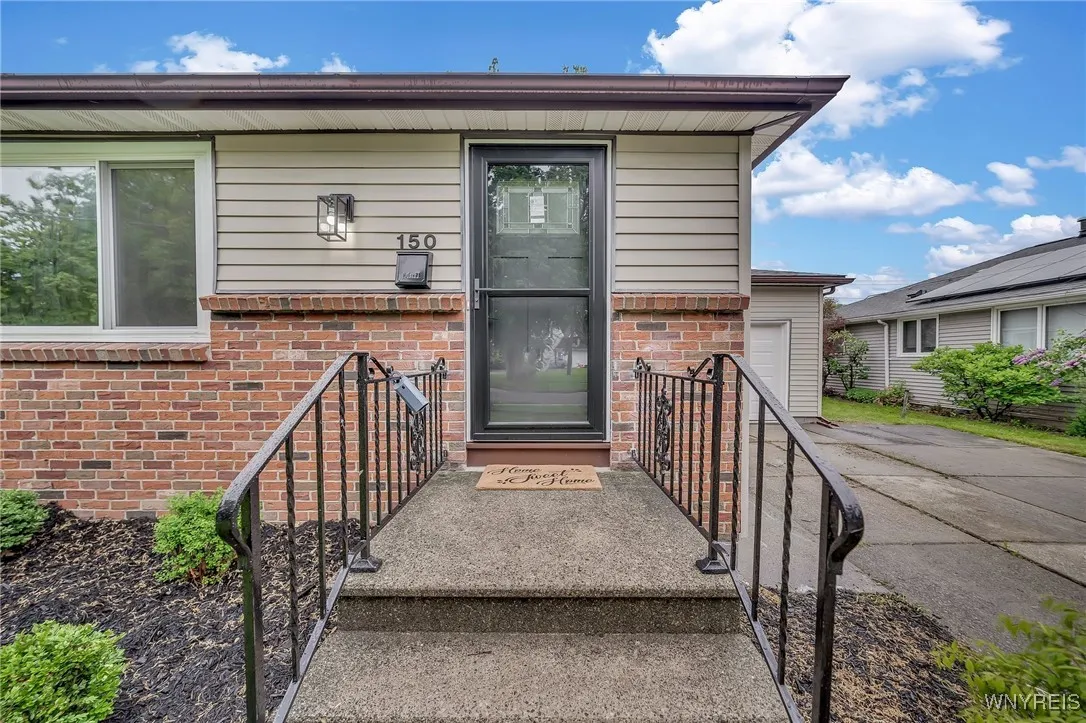 150 Mayfield Avenue, Tonawanda-town, New York 1415, Tonawanda, New York 14150, 3 Bedrooms Bedrooms, 5 Rooms Rooms,1 BathroomBathrooms,Residential,Closed,150 Mayfield Avenue, Tonawanda-town, New York 1415,0,B1609051