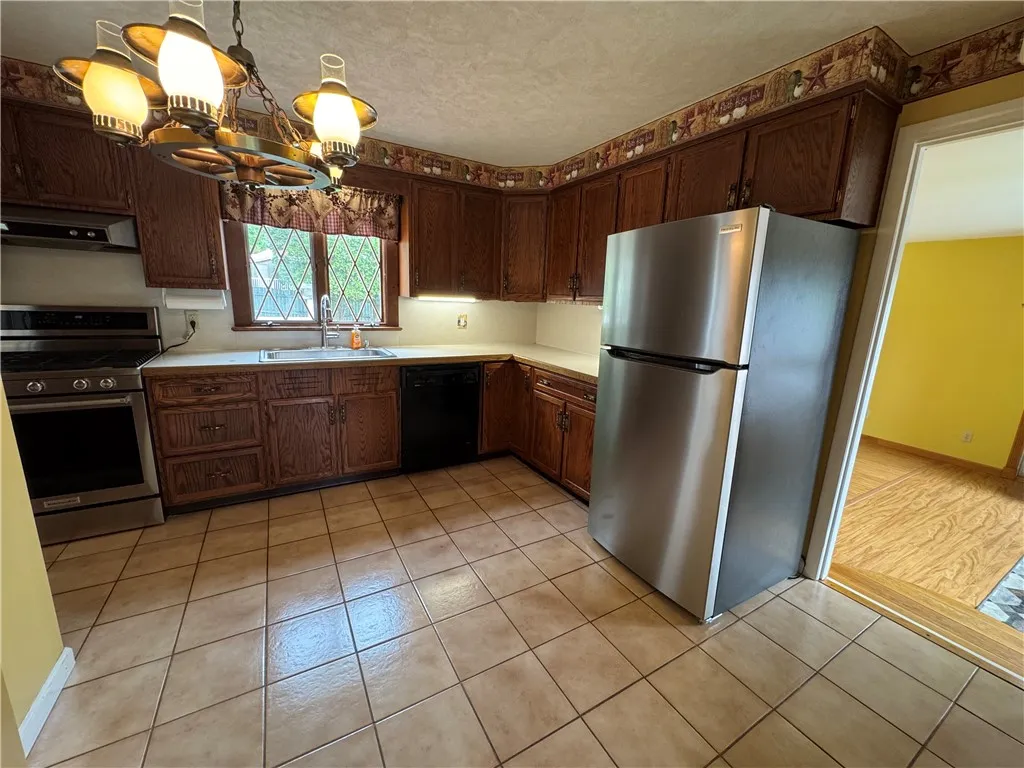 18 Eric Street, Norwich-city, New York 13815, Norwich, New York 13815, 3 Bedrooms Bedrooms, 11 Rooms Rooms,2 BathroomsBathrooms,Residential,Closed,18 Eric Street, Norwich-city, New York 13815,0,R1608603