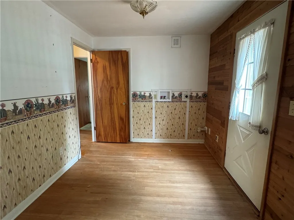 18 Eric Street, Norwich-city, New York 13815, Norwich, New York 13815, 3 Bedrooms Bedrooms, 11 Rooms Rooms,2 BathroomsBathrooms,Residential,Closed,18 Eric Street, Norwich-city, New York 13815,0,R1608603
